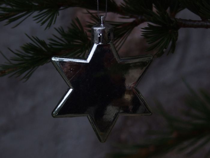 Les étoiles décoratives de Noël ont toujours eu 5 BRANCHES. En 2015, les premières à 6 BRANCHES sont apparues, artisanales comme sur la première photo de ma page 